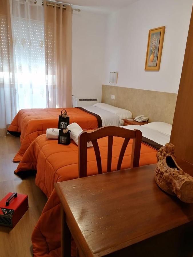 آكورونيا Pension Santa Clara المظهر الخارجي الصورة